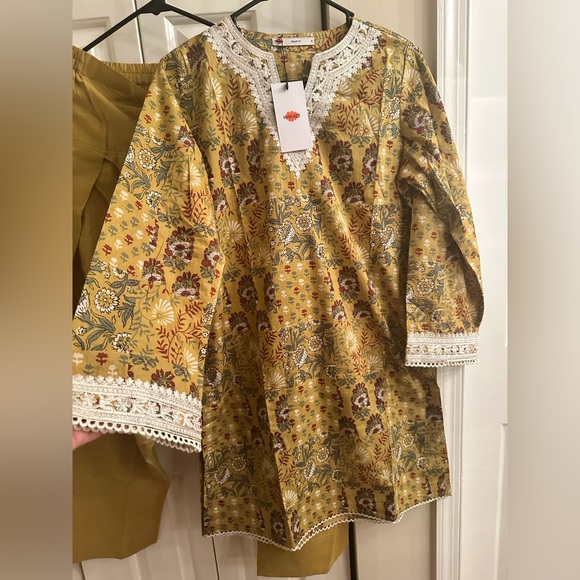 NWT Khaadi 100% cotton embroidered floral two piece. - Picture 6 of 13